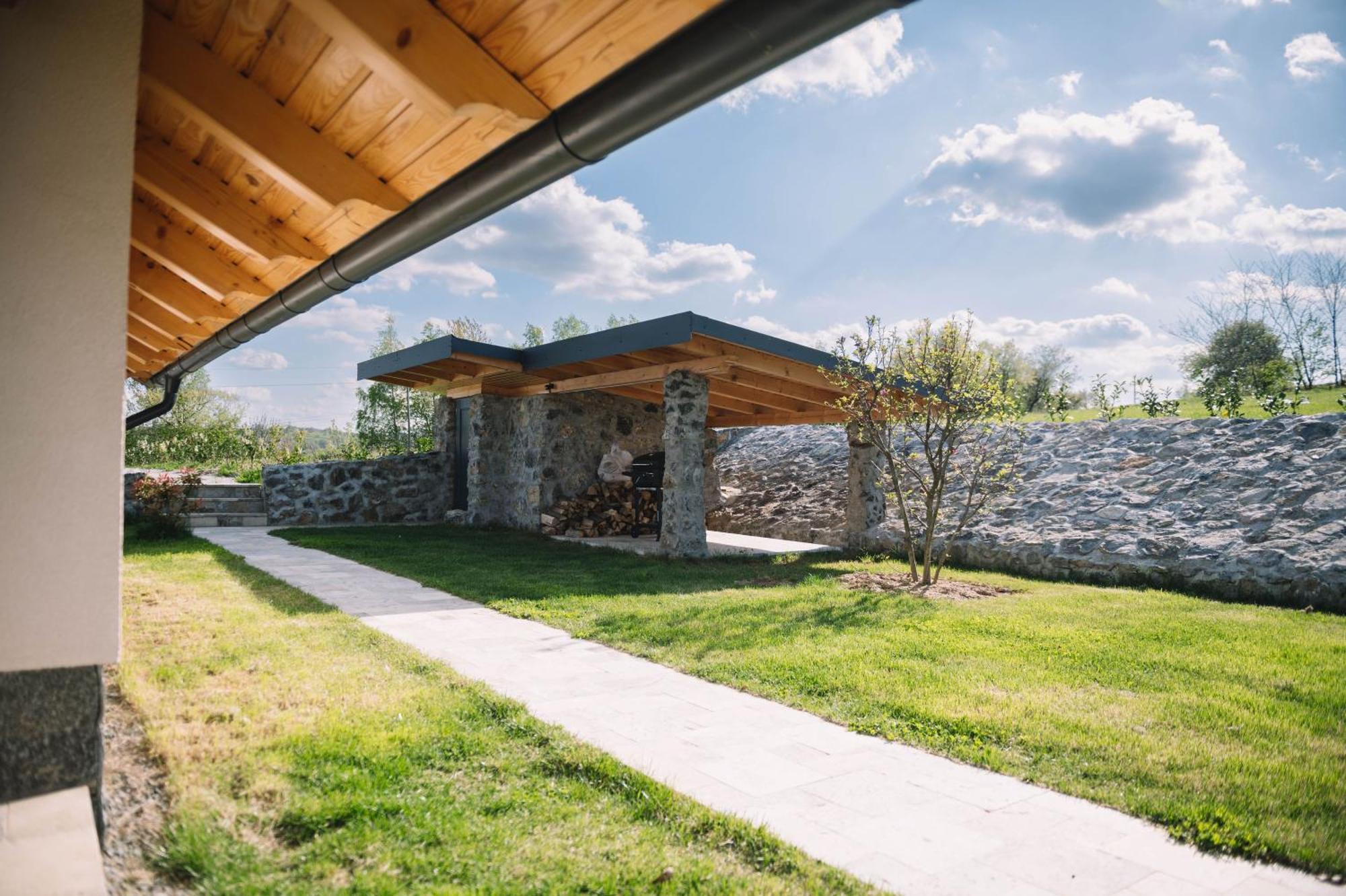 Casa Moderna In Sinteu - Intersectia Intre Modern Si Linistea Naturii Huta Voivozi Exterior photo