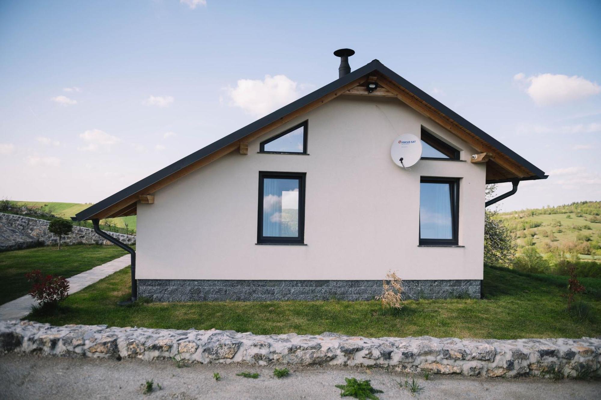 Casa Moderna In Sinteu - Intersectia Intre Modern Si Linistea Naturii Huta Voivozi Exterior photo